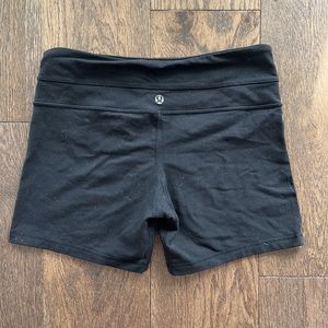 Lululemon shorts size 6